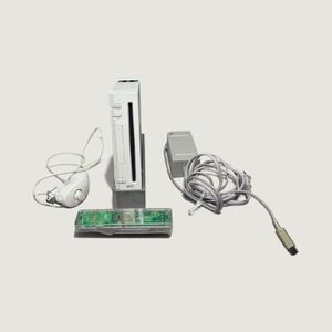 Nintendo Wii Console White RVL-001 Bundle Nunchuck & Remote Powers on No AV cord